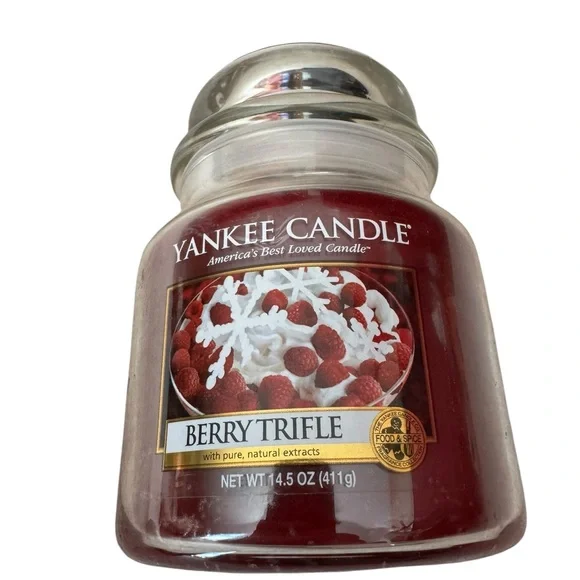 NWT Scent Berry Trifle Yankee Candle Original Medium Jar Candle 14.5 oz - Picture 2 of 3